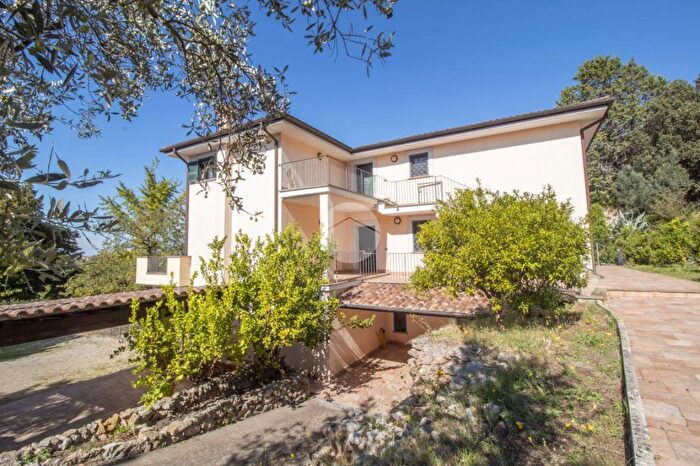 Casa con 9 locali in vendita in Via Roma, Moricone