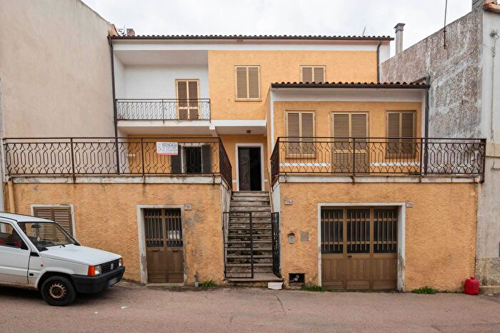 Casa con 6 locali in vendita in Via Vittorio Emanuele, Berchidda