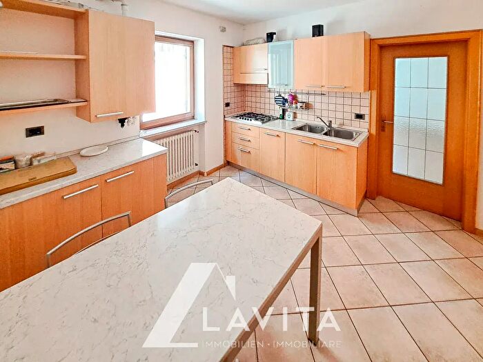 Appartamento trilocale in vendita in St Andreas Platz, Salorno sulla strada del vino