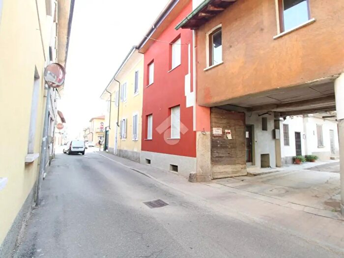 Casa bilocale in vendita in Via Pasubio, Magenta