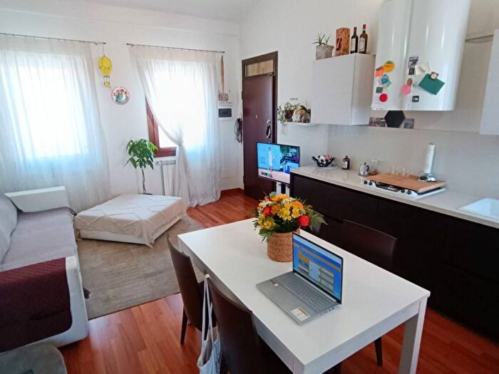 Appartamento trilocale in affitto in Via Angeli, Centro, Adria