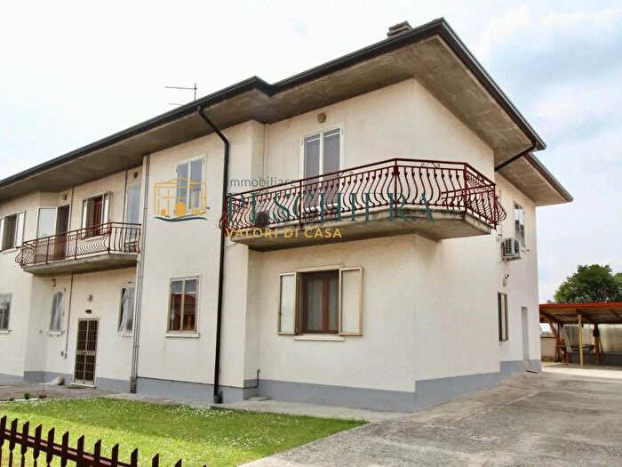 Appartamento con 6 locali in vendita in Via Luigi Serravalle, Monzambano