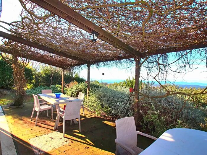 Appartamento con 8 locali in vendita in Scansano