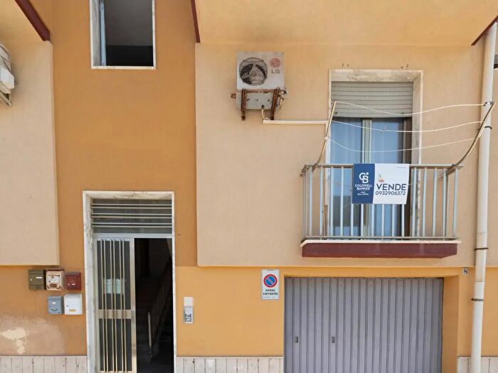 Appartamento con 5 locali in vendita in Piazza Morandi, Scicli
