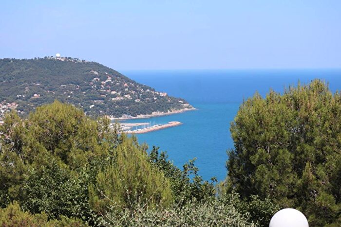 Appartamento trilocale in vendita in Strada della Colla, Andora