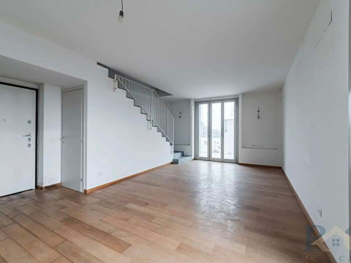 Appartamento trilocale in vendita in Via Semplicità, Milano