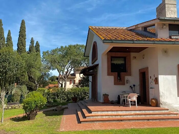 Casa con 8 locali in vendita in Peccioli