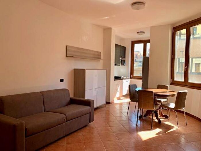 Appartamento bilocale in affitto in Via Cola Montano, Isola, Milano