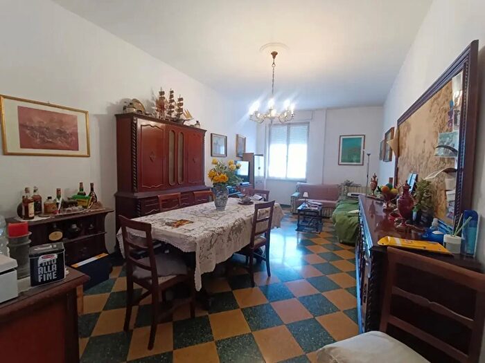 Appartamento con 5 locali in vendita in Massa