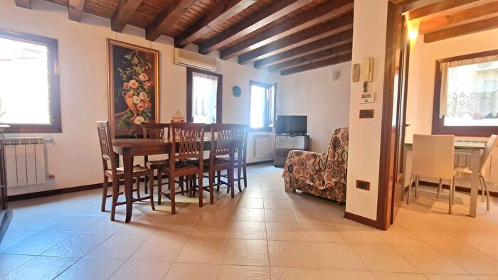 Casa con 7 locali in vendita in Corso del Popolo, Chioggia