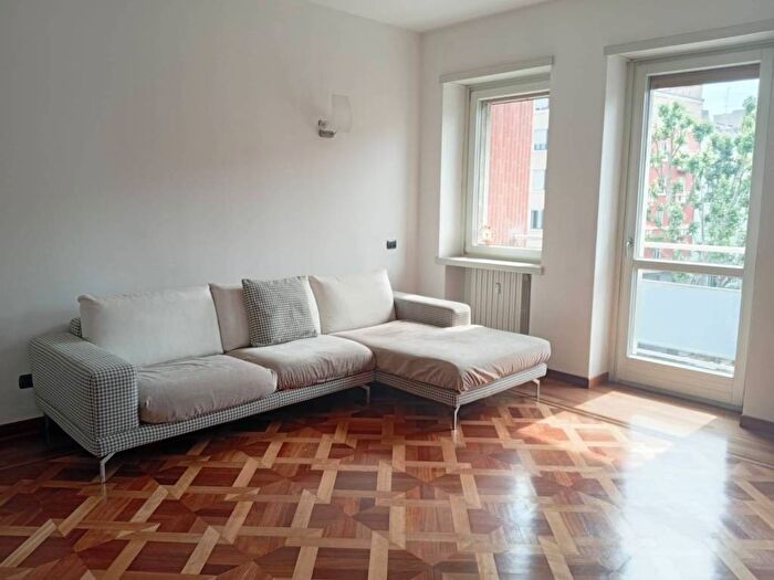 Appartamento trilocale in affitto in Via Roberto Sarfatti, Bocconi, Milano