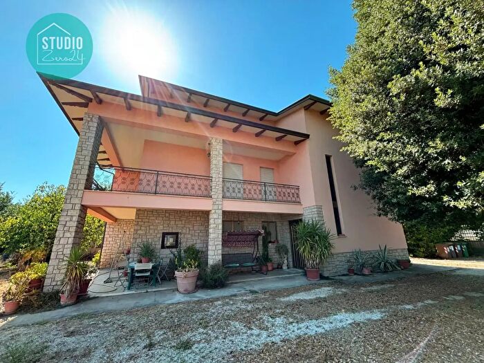 Casa con 6 locali in vendita in Via Fratelli Rosselli, Fratta Todina