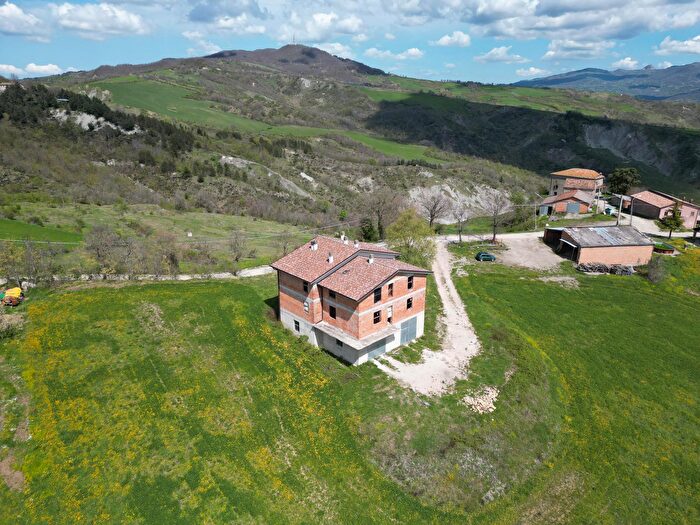 Casa con 15 locali in vendita in Via Villa di Pereto, SantAgata Feltria