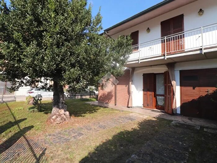 Casa con 6 locali in vendita in Via Unione Europea, Marmirolo