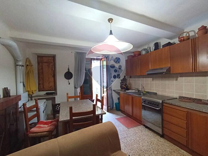 Appartamento con 7 locali in vendita in Bagni Di Lucca