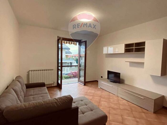Appartamento trilocale in affitto in via papa giovanni, Centro, Mozzo