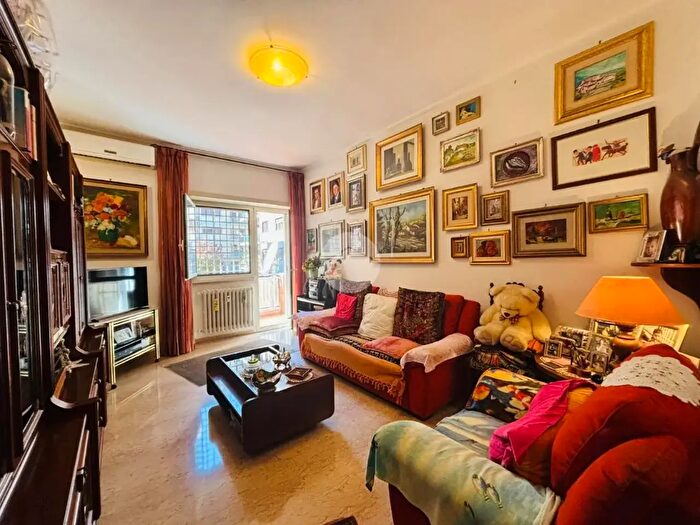 Appartamento trilocale in vendita in Via Cornelio Magni, Roma