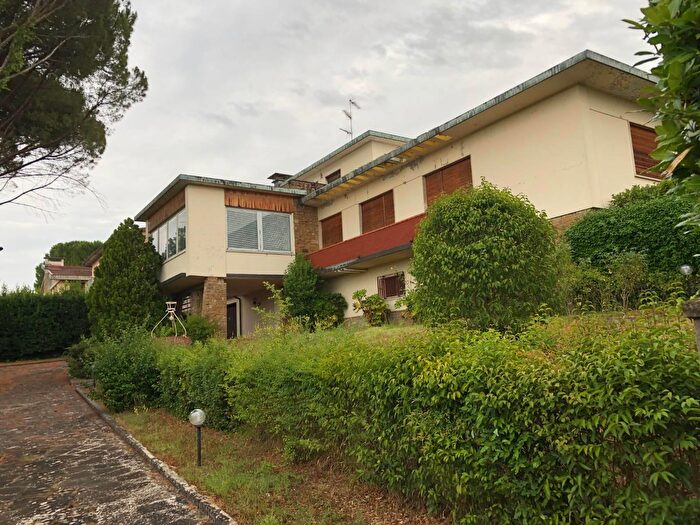 Casa con 14 locali in vendita in Montelupo Fiorentino