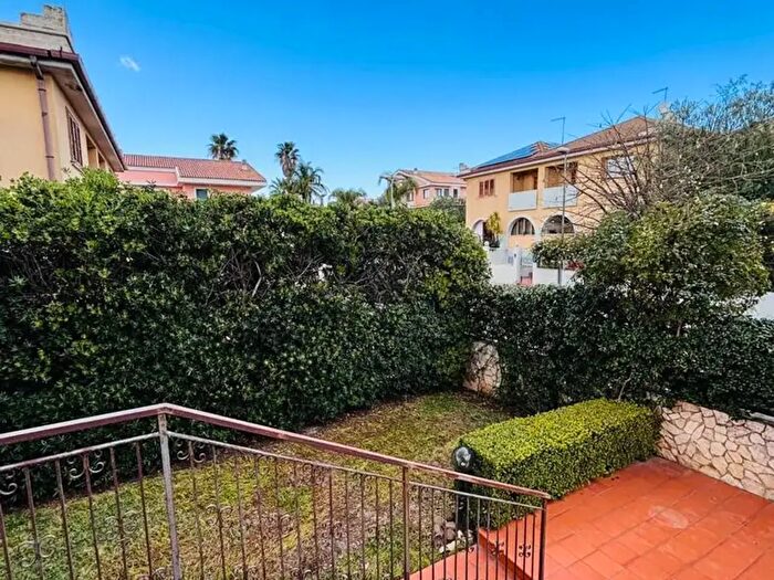 Appartamento con 5 locali in vendita in Traversa Sinerchia, Siracusa