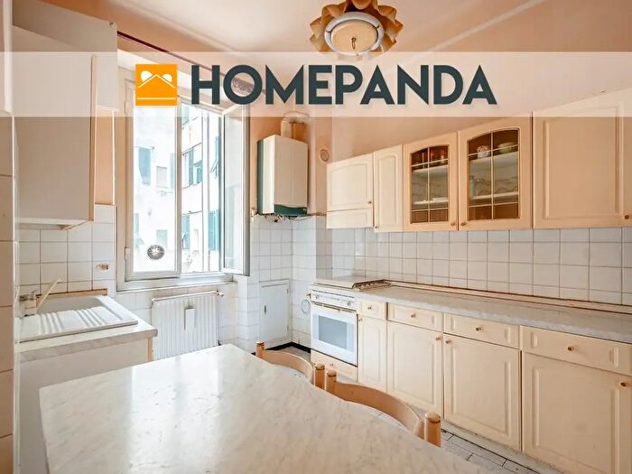 Appartamento trilocale in vendita in Via Casata Centuriona, Genova