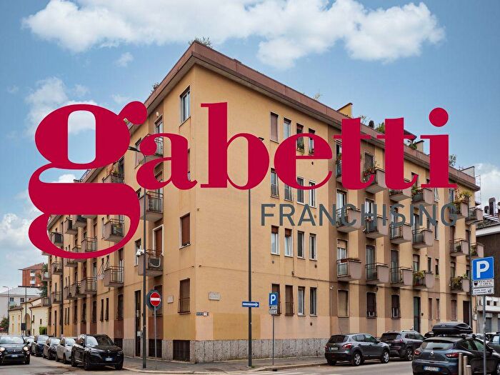 Appartamento trilocale in vendita in Via Airolo, Milano