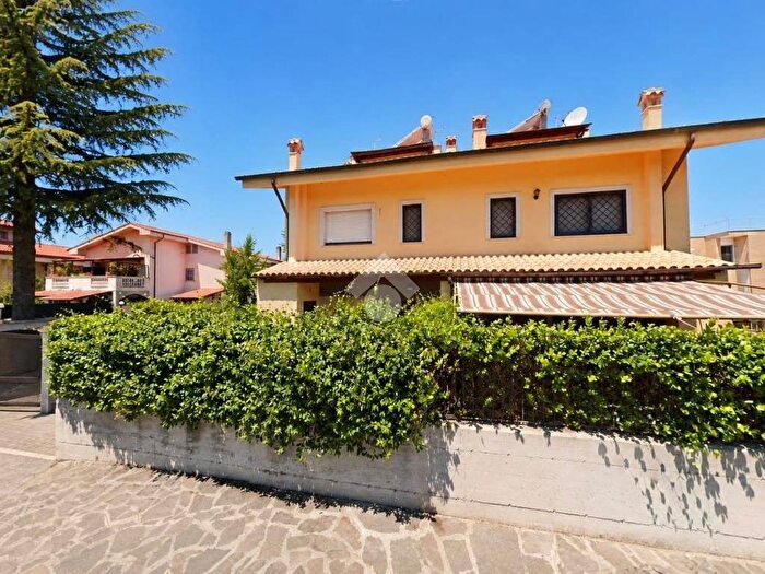 Casa trilocale in affitto in Piazza Palmiro Togliatti, Santa Maria delle Mole, Marino