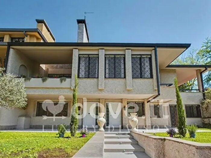 Casa con 6 locali in vendita in Largo dell'Olgiata, Roma