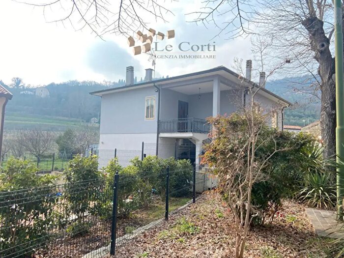 Casa quadrilocale in vendita in Villaga