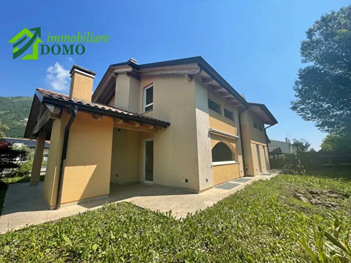 Casa con 5 locali in vendita in Santorso