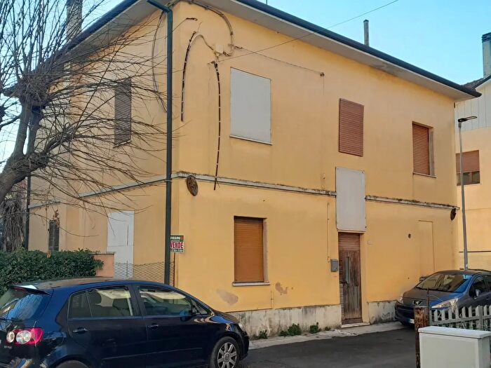 Casa con 8 locali in vendita in Via Litoranea, Mondolfo
