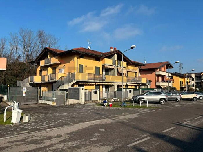 Appartamento trilocale in vendita in Via Tiepolo, Brembate