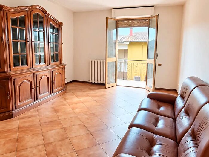 Appartamento con 7 locali in vendita in Via Marche, Asciano