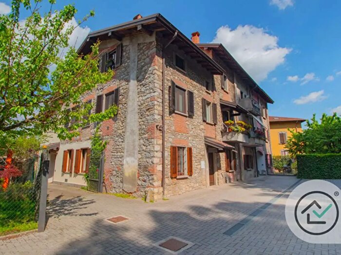 Appartamento bilocale in vendita in Via Caracciolo, Varese