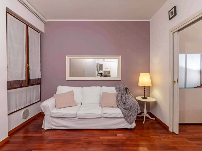 Appartamento bilocale in affitto in Via Lorenteggio, Piazza Napoli, Milano
