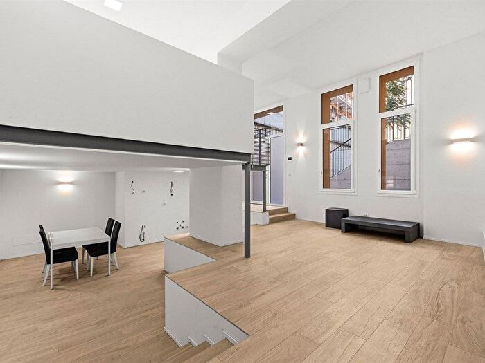 Appartamento trilocale in affitto in Via Giulio Carcano, Pezzotti Meda, Milano