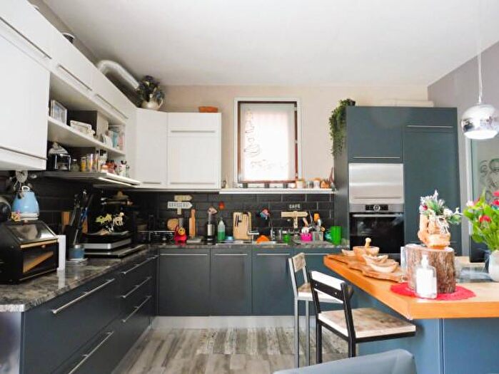 Appartamento con 6 locali in vendita in Via Benvenuto Cellini, Empoli