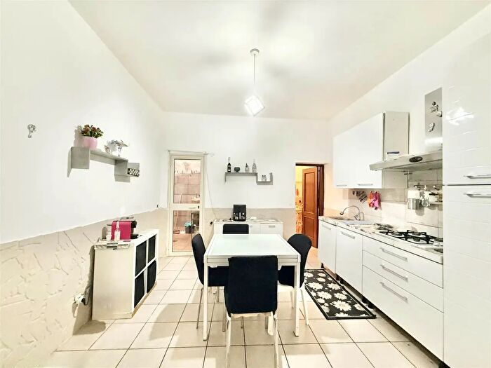 Appartamento trilocale in vendita in Via delle Viole, Catania