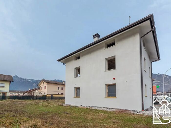 Casa con 9 locali in vendita in Via Dolomiti, Sedico