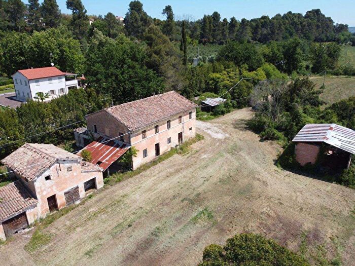 Casa con 8 locali in vendita in Via Roma, Jesi