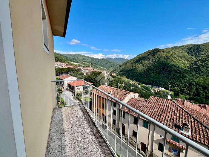 Appartamento trilocale in vendita in Via Stefano Franchi, Villa Basilica