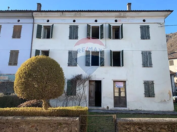 Appartamento con 15 locali in vendita in Via Riva De Marco, Cesiomaggiore