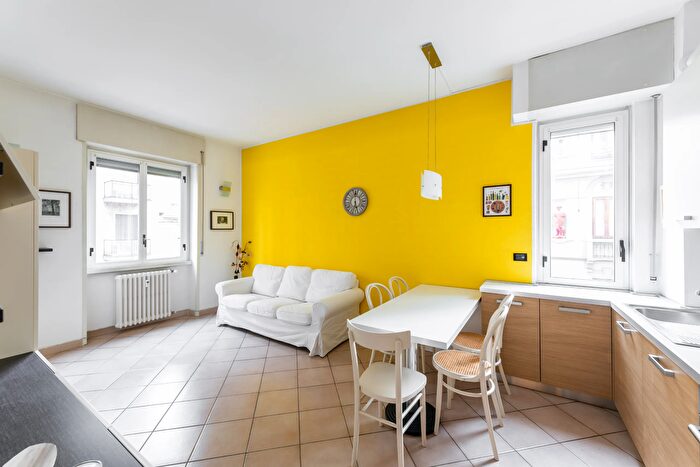 Appartamento bilocale in vendita in Via Giacinto Bruzzesi, Milano