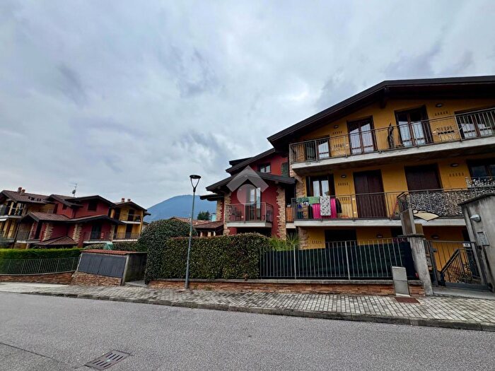 Appartamento bilocale in vendita in Via Beato Luigi Monza, Endine Gaiano