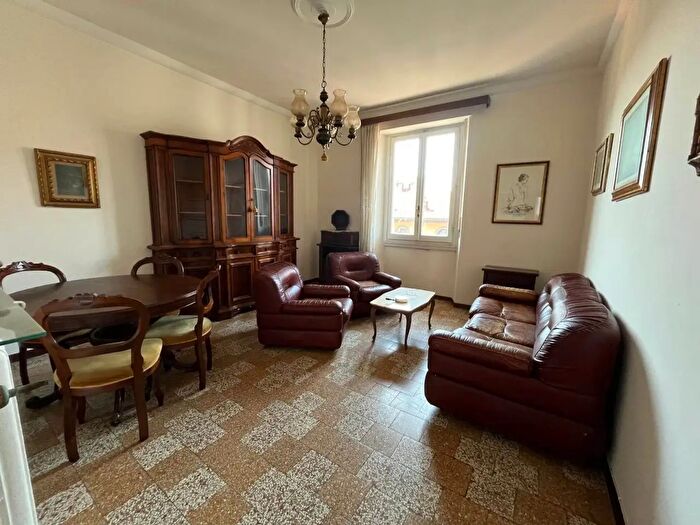 Appartamento con 5 locali in vendita in Via Giovanni Fabbroni, Firenze