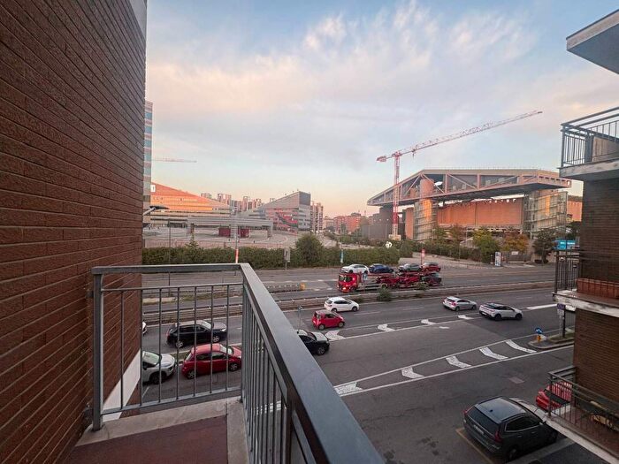 Appartamento trilocale in affitto in Viale Lodovico Scarampo, Monte Rosa Lotto, Milano
