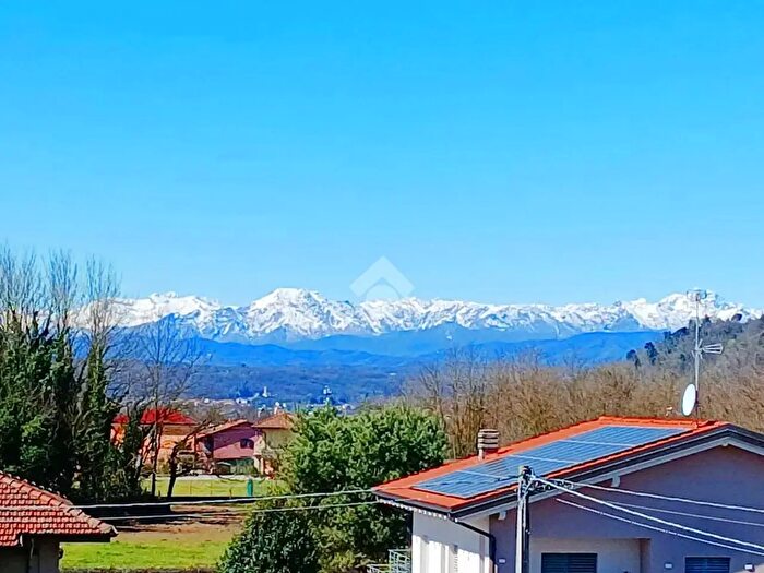 Appartamento trilocale in vendita in Via Isonzo, Sesto Calende