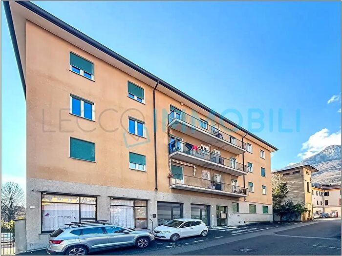 Appartamento trilocale in vendita in Via Francesco Rocca, Valmadrera