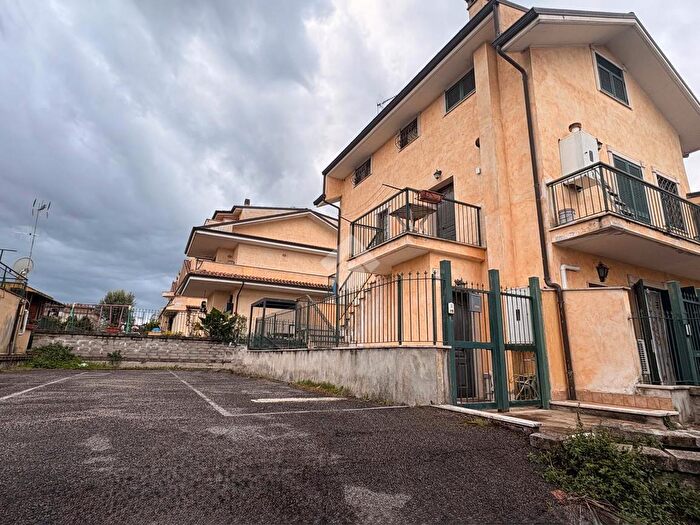 Casa con 5 locali in vendita in Via Paolo VI, Lariano