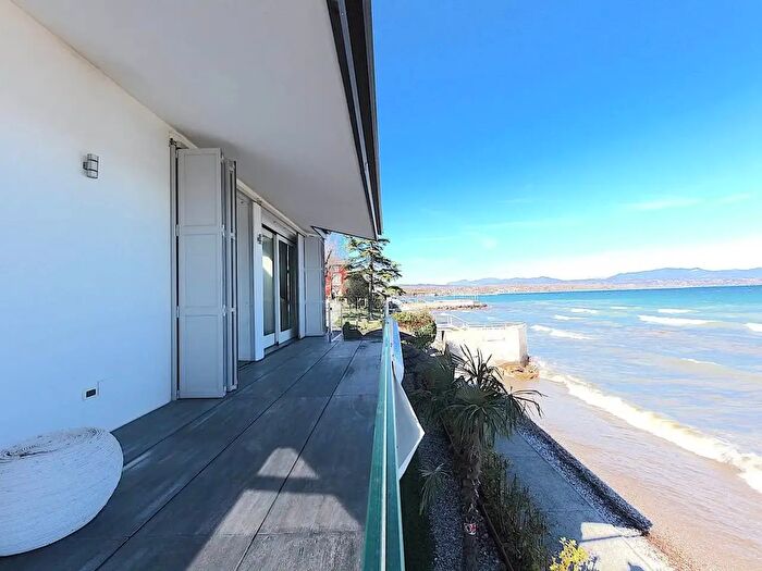 Casa con 5 locali in vendita in Desenzano Del Garda