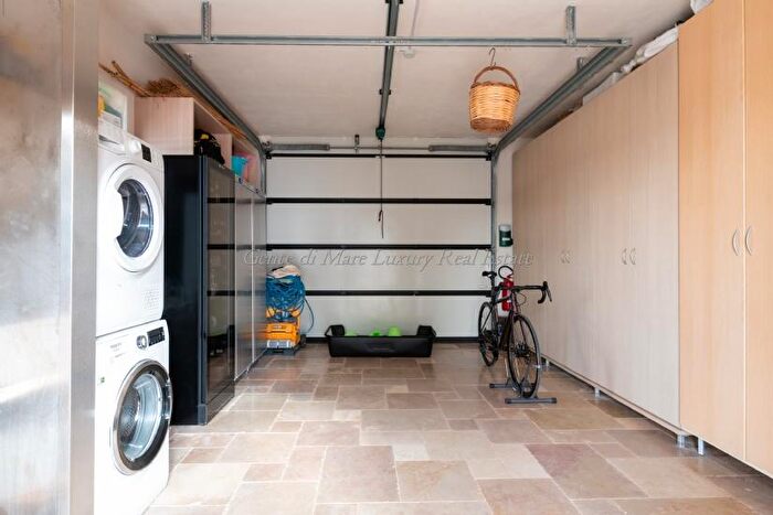 Casa con 13 locali in vendita in Carovigno